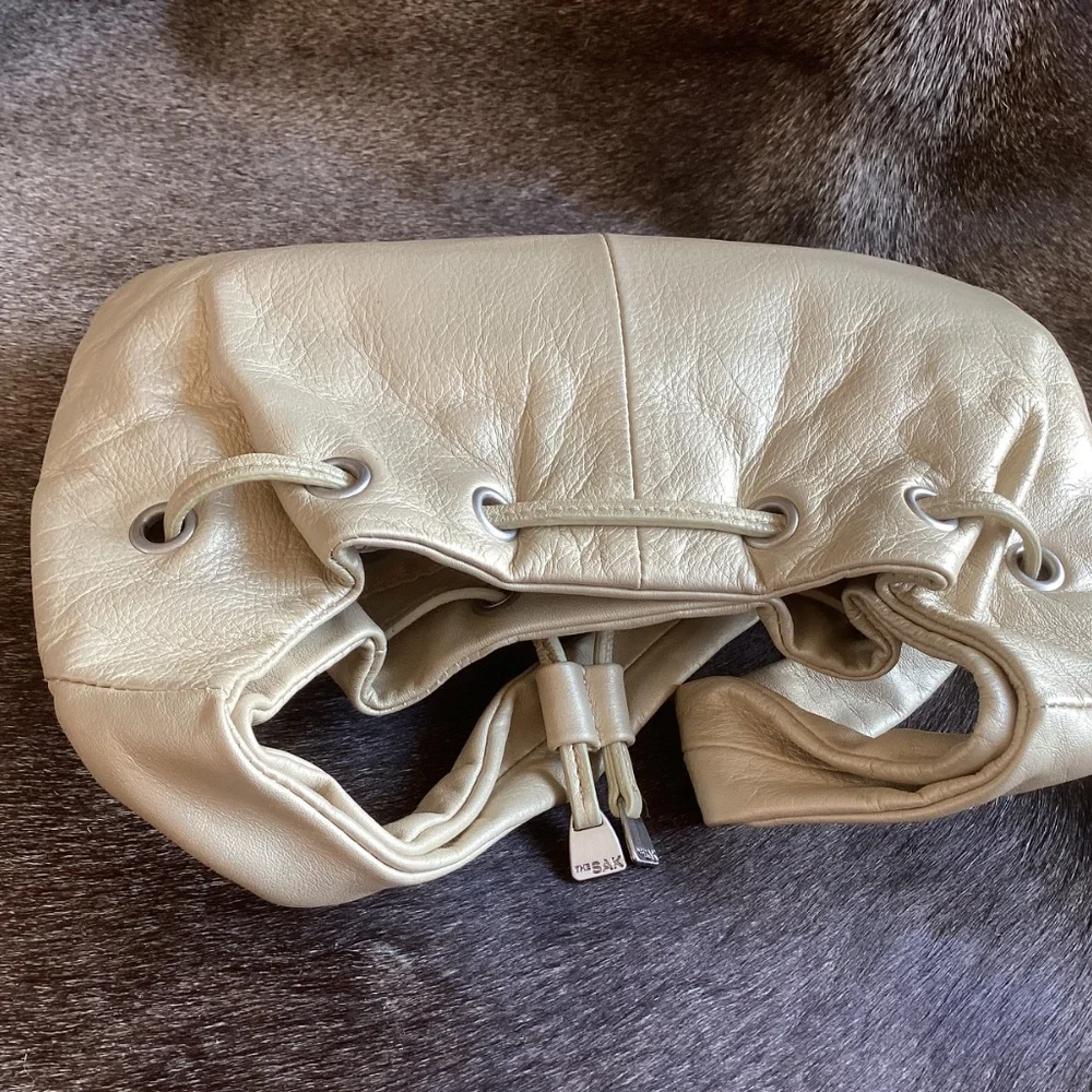 The Sak Gold Leather Slouch Drawstring Mini Shoulder Forearm Carry Handbag 🦋 - Picture 7 of 10